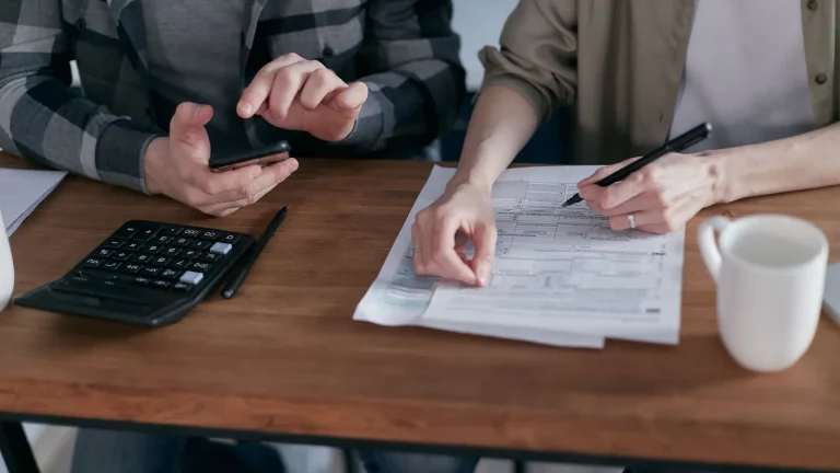 La nueva norma impide trasladar al inquilino gastos de gestión inmobiliaria e impuestos asociados a la vivienda