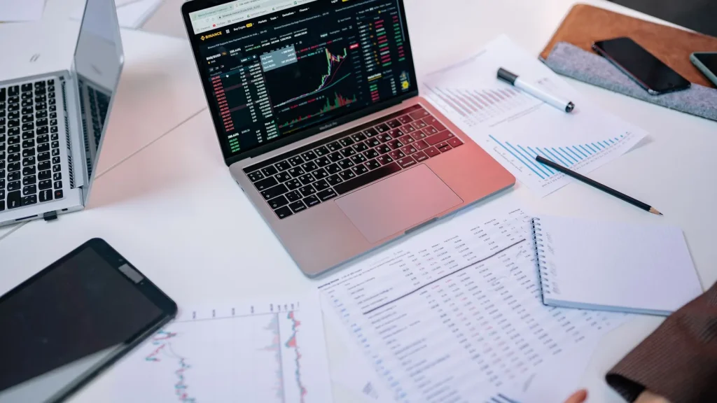 Análisis financiero de mercado y recompra de acciones